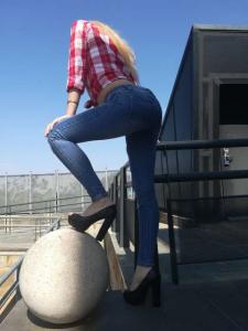 642706156: Chica busca chico en Sevilla
