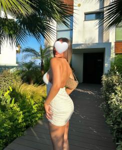 631743624: Chica busca chico en Barcelona