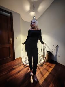 698975802: Chica busca chico en Orense