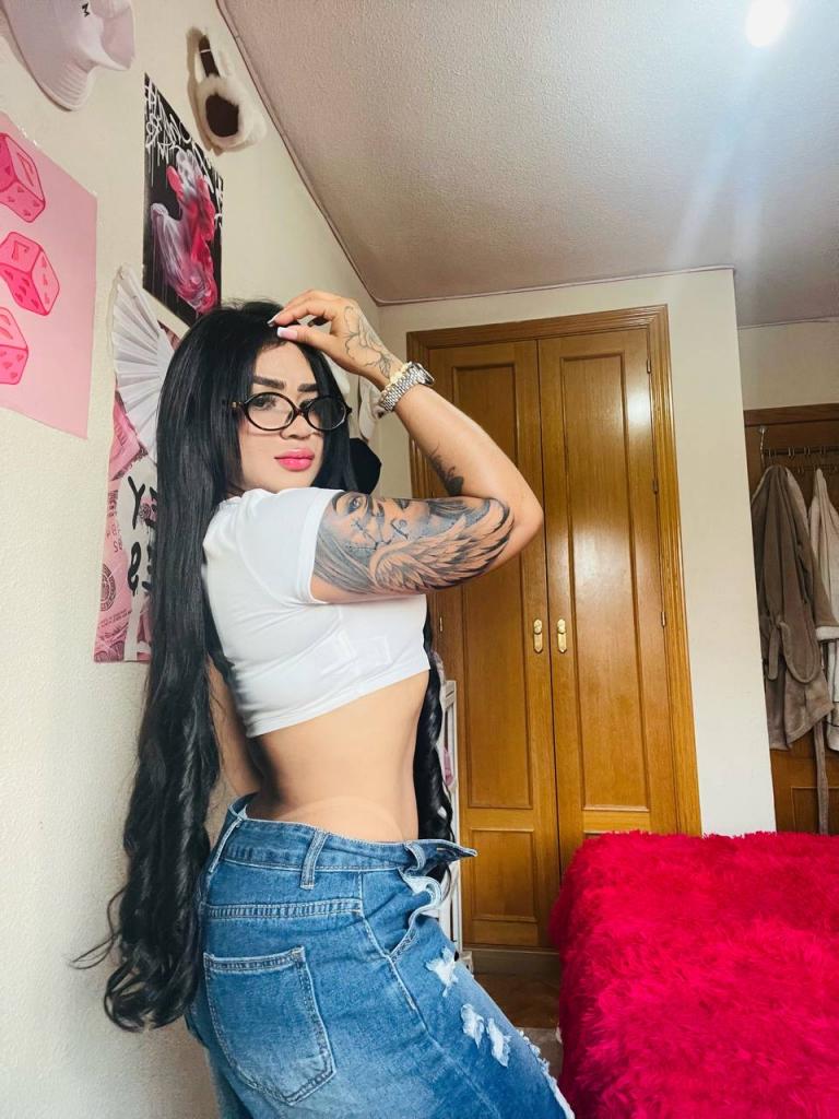632935408: Chica busca chico en Málaga