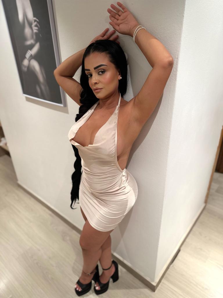 604380831: Chica busca chico en Ibiza
