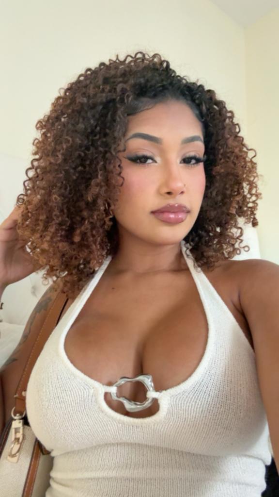 Chica busca chico en Málaga: Chica busca chico