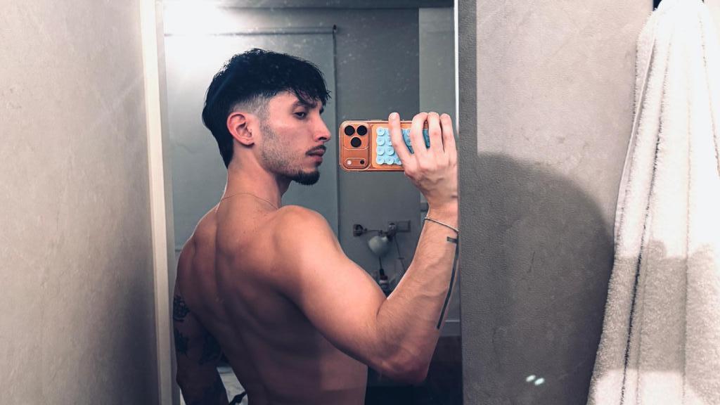 631770973: Chico busca chica en Málaga