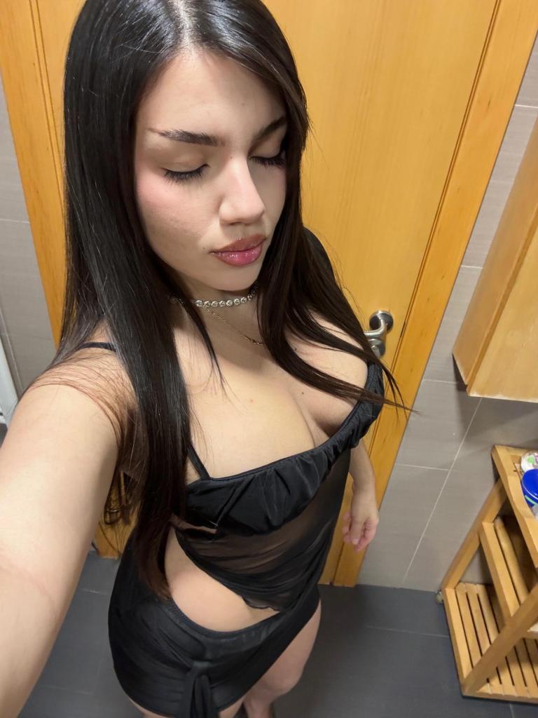 607260478: Chica busca chico en Madrid