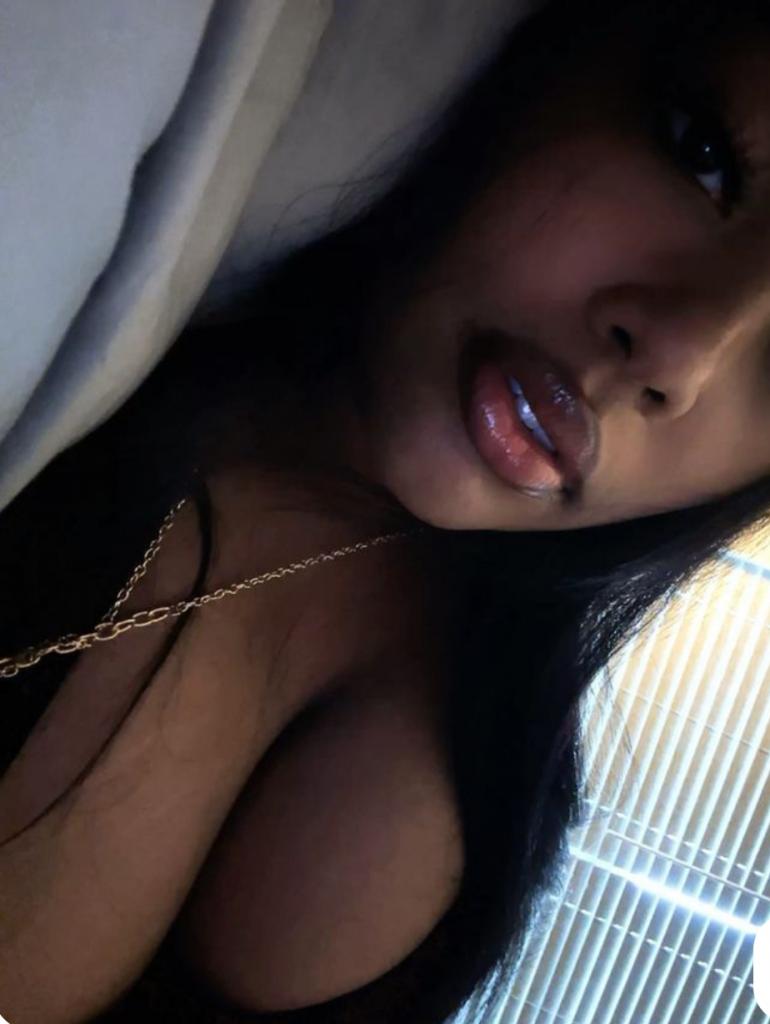 Chica busca chico en Granada: 