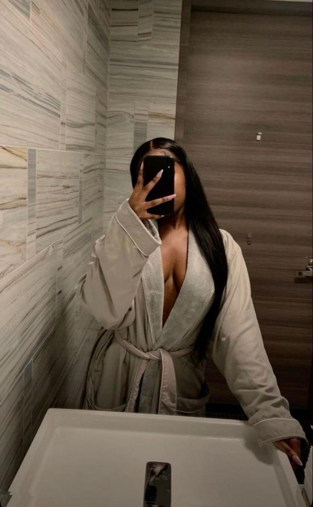 742048928: Chica busca chico en Málaga