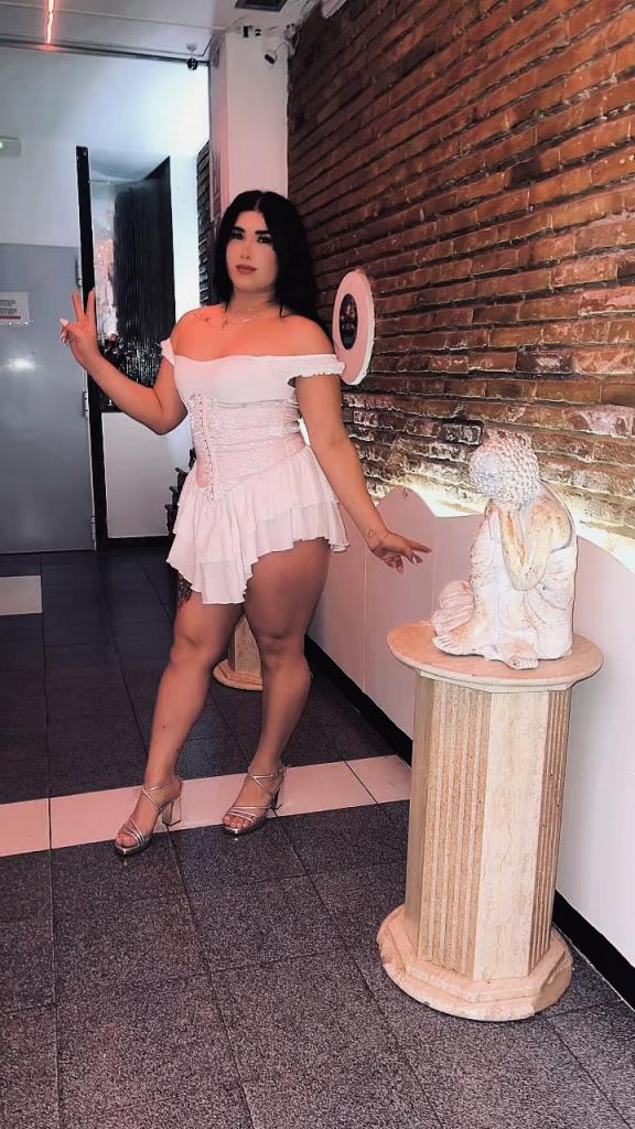 610075385: Chica busca chico en Huelva