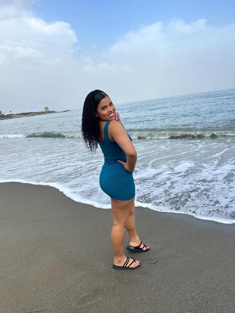 607428646: Chica busca chico en Málaga