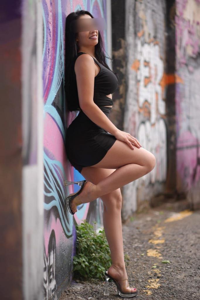 Chica busca chico en Ibiza: Chica busca chico