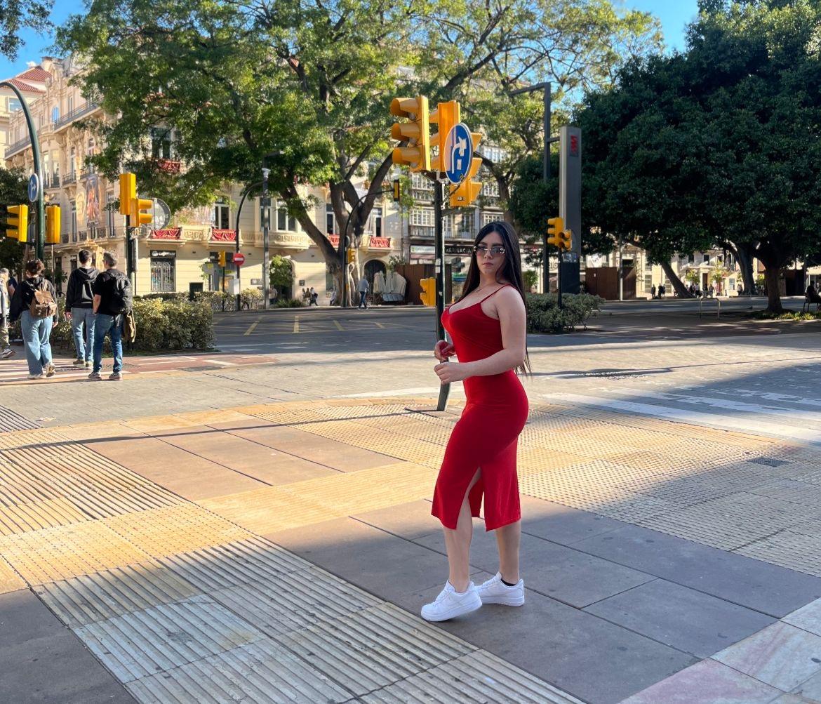 Chica busca chico en Granada: Chica busca chico