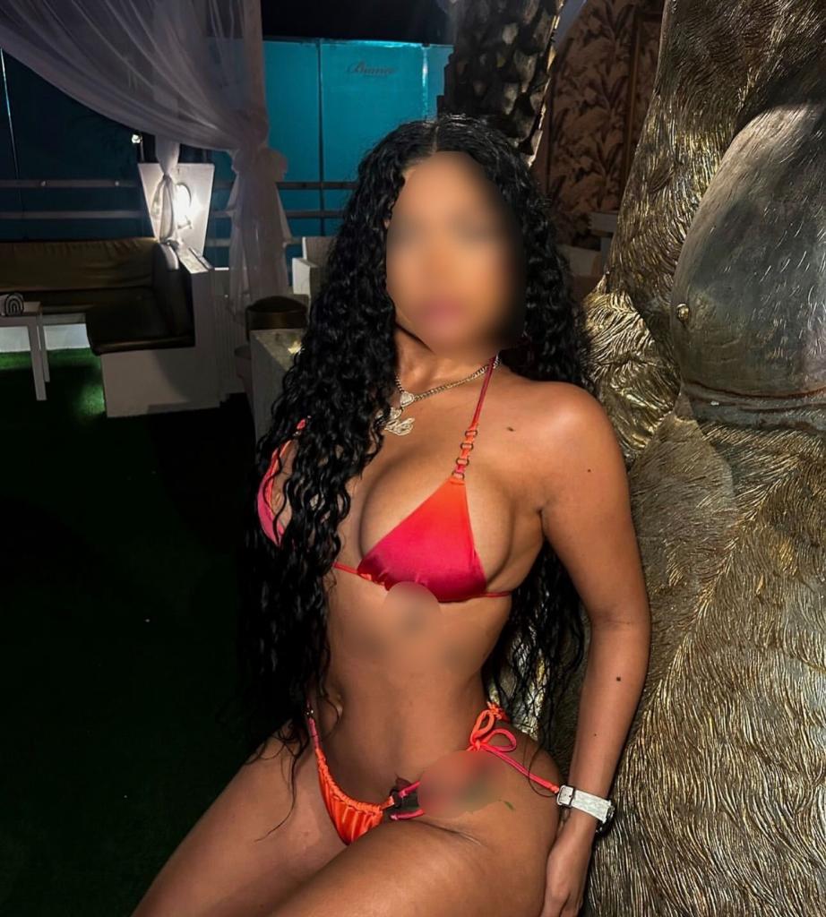 667590915: Chica busca chico en Barcelona