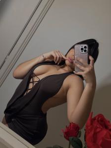 647301492: Chica busca chico en Barcelona