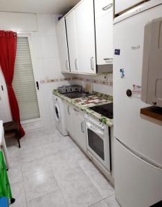 630886199: Chica busca chico en Lérida