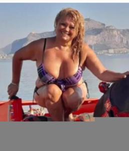 657058135: Chica busca chico en Murcia