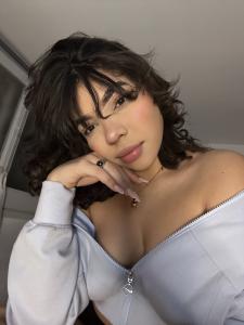 647301492: Chica busca chico en Barcelona