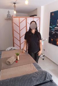 664634489: Chica busca chico en Barcelona