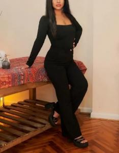 665777381: Chica busca chico en Barcelona