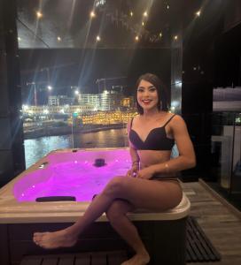 647005543: Travesti en Granada