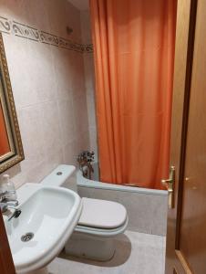 630886199: Chica busca chico en Lérida