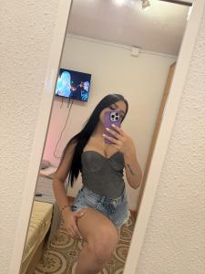 664553170: Chica busca chico en Barcelona