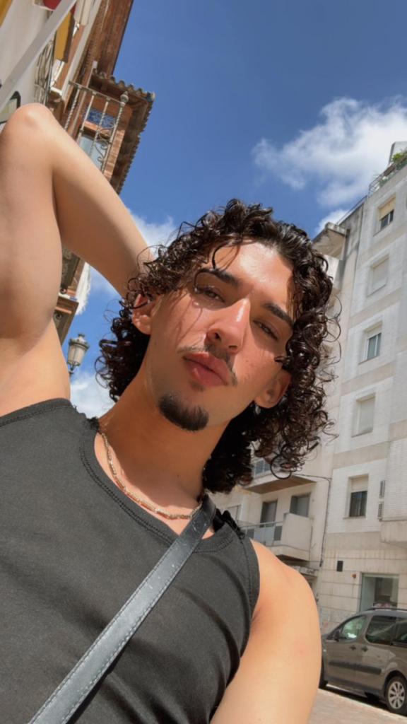 613599333: Chica busca chico en Cádiz