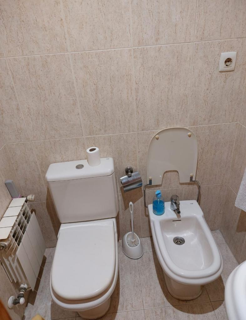 630886199: Chica busca chico en Lérida