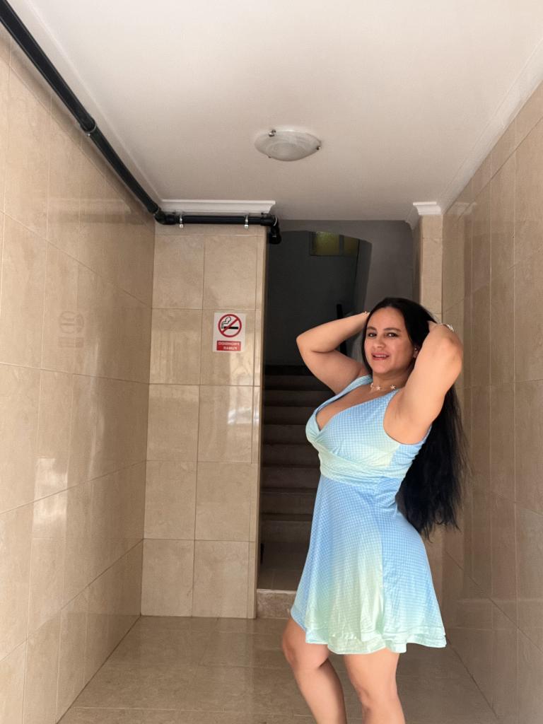 Chica busca chico en Alicante: Chica busca chico