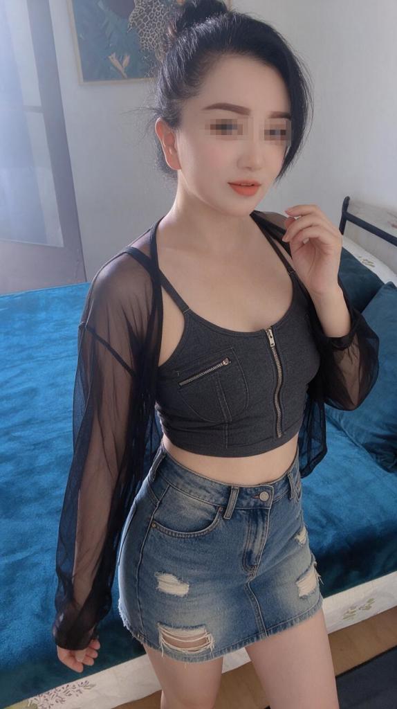 617175255: Chica busca chico en Sevilla