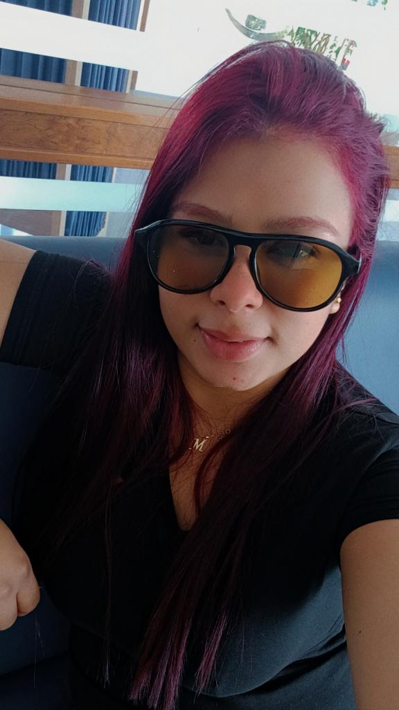 667891530: Chica busca chico en Gerona