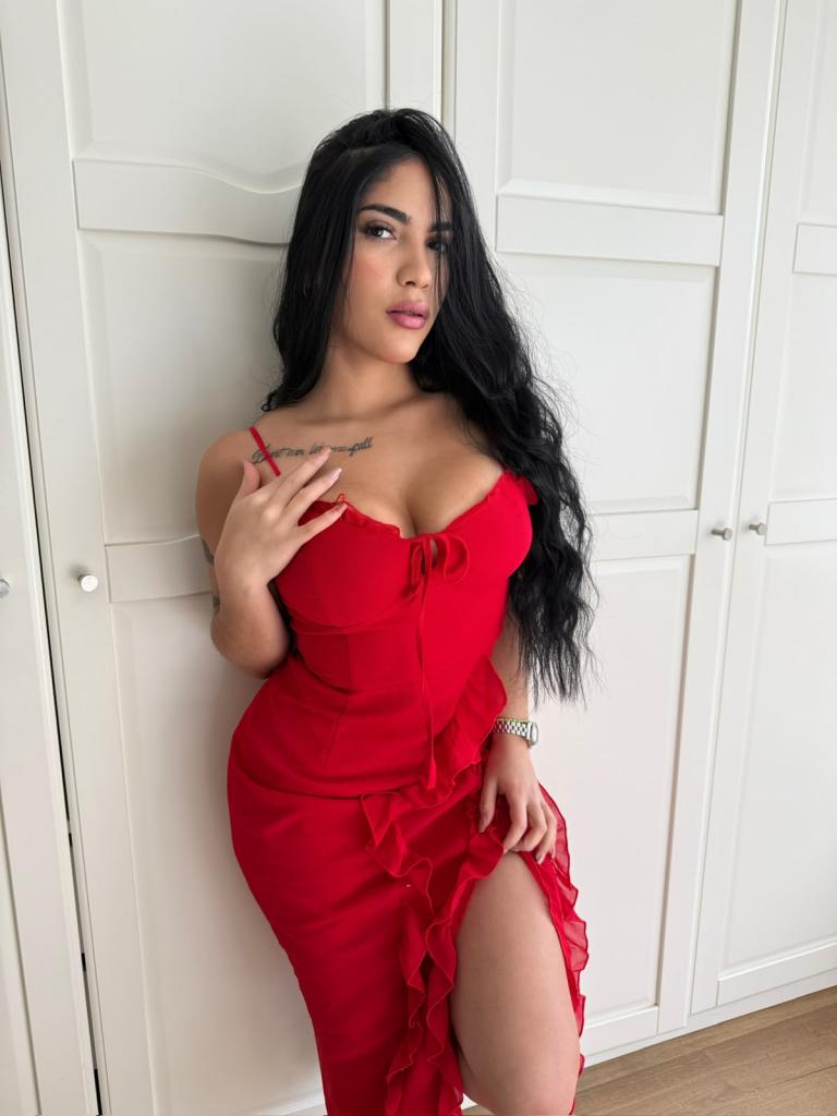 631891238: Chica busca chico en Barcelona
