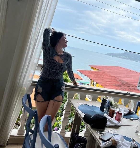 641320850: Chica busca chico en Sevilla