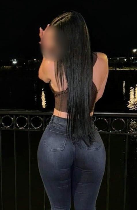 653911468: Chica busca chico en Barcelona