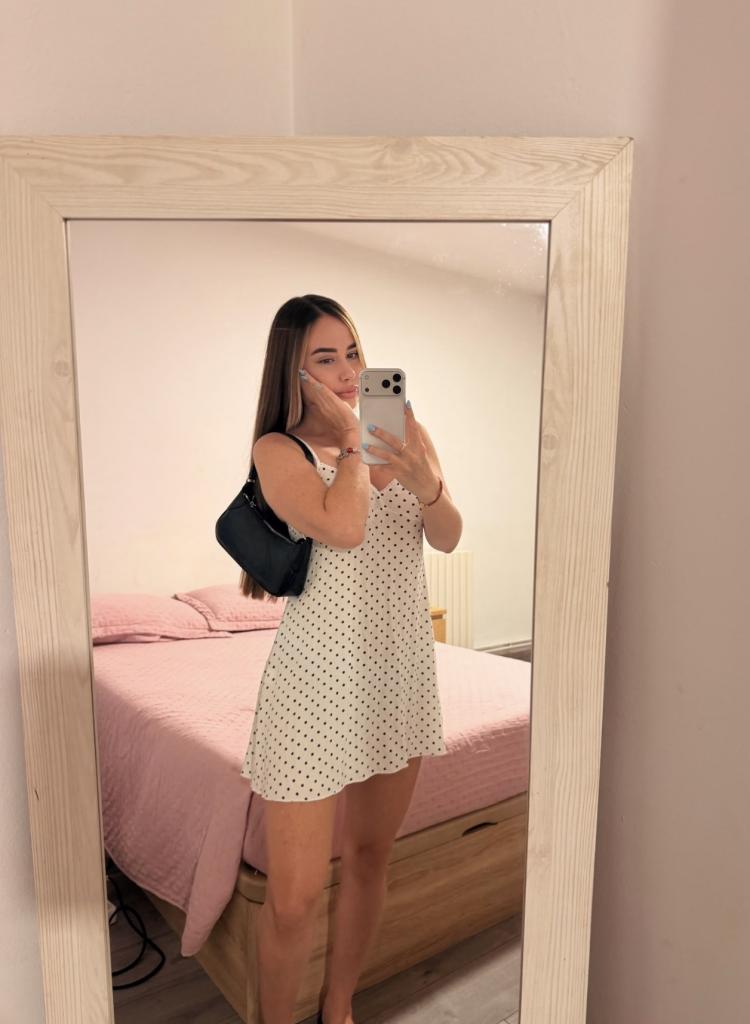 645230201: Chica busca chico en Barcelona