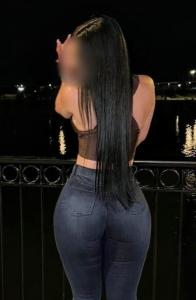 653911468: Chica busca chico en Barcelona