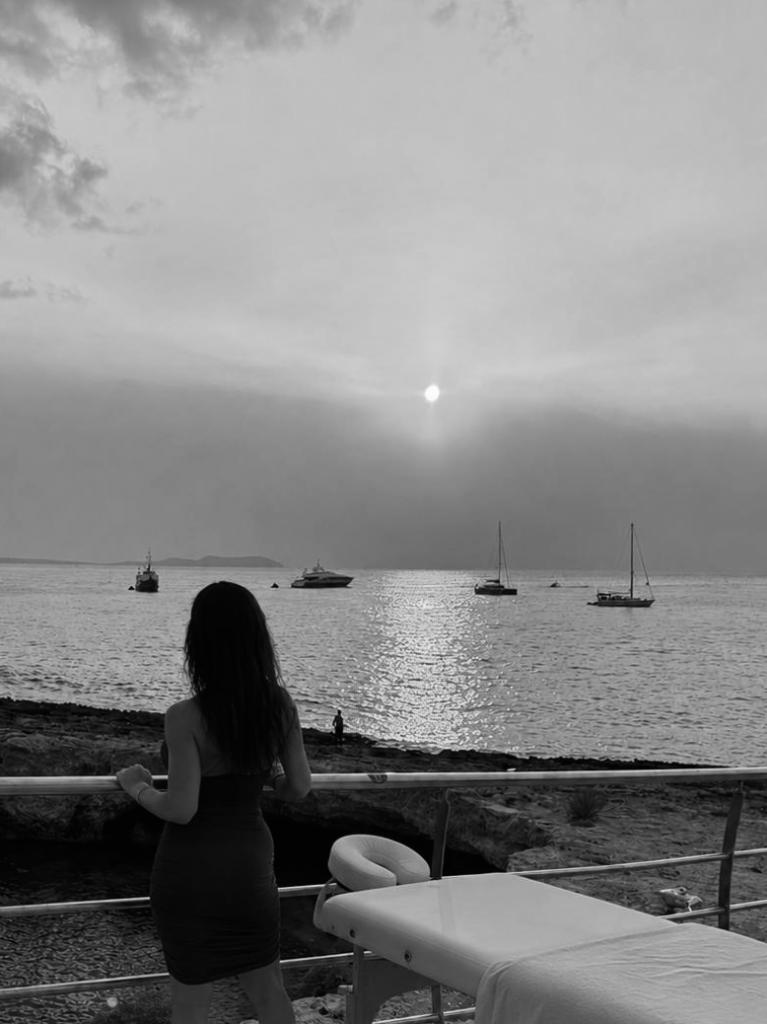 Chica busca chico en Ibiza: 