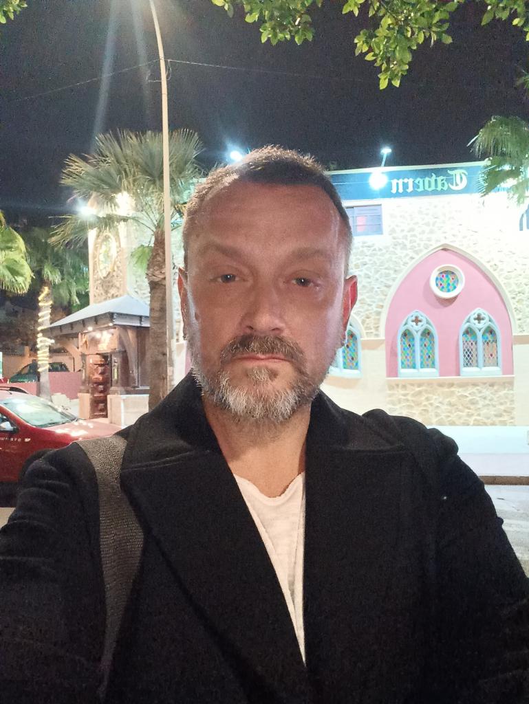 Chico busca chica en Alicante: 