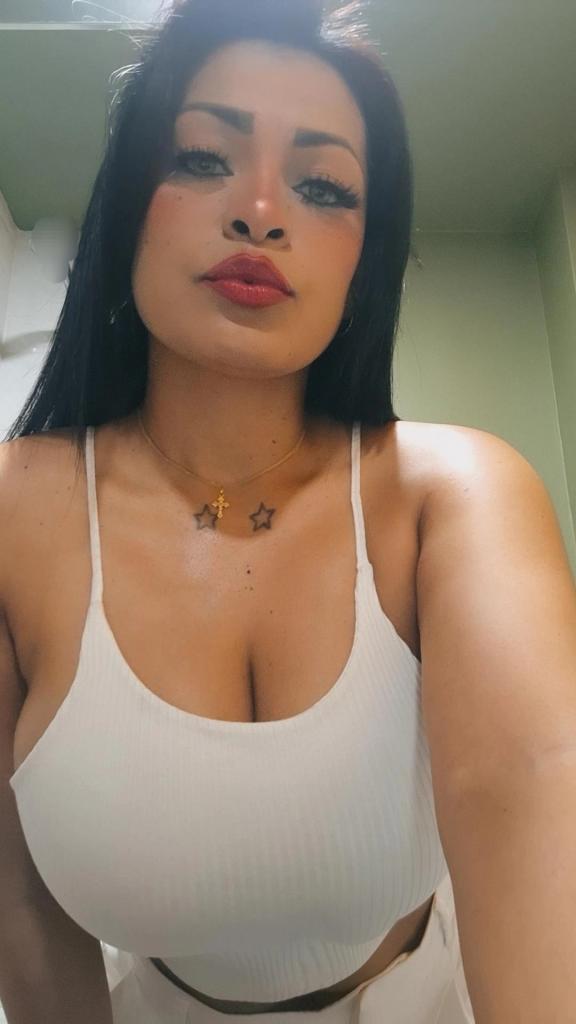 617712987: Chica busca chico en Melilla