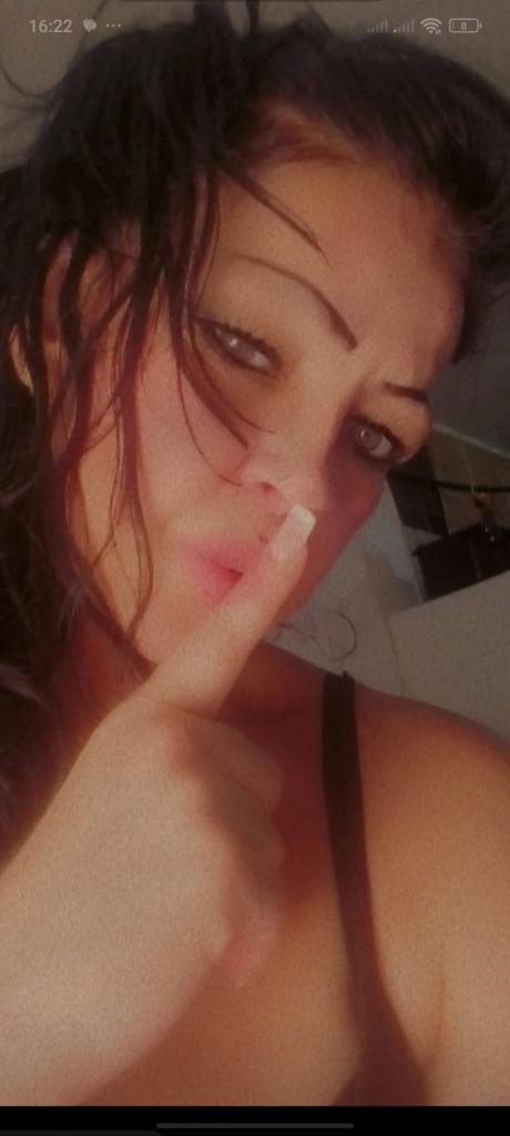678982951: Chica busca chico en Gerona
