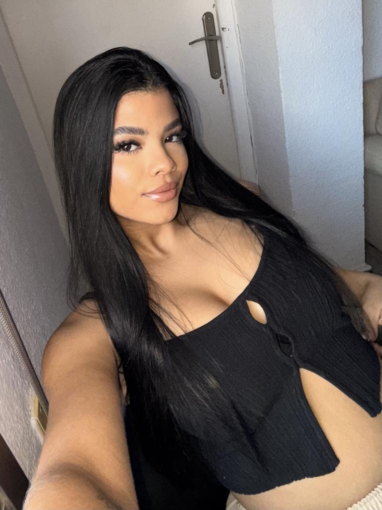 Chica busca chico en Granada: Chica busca chico