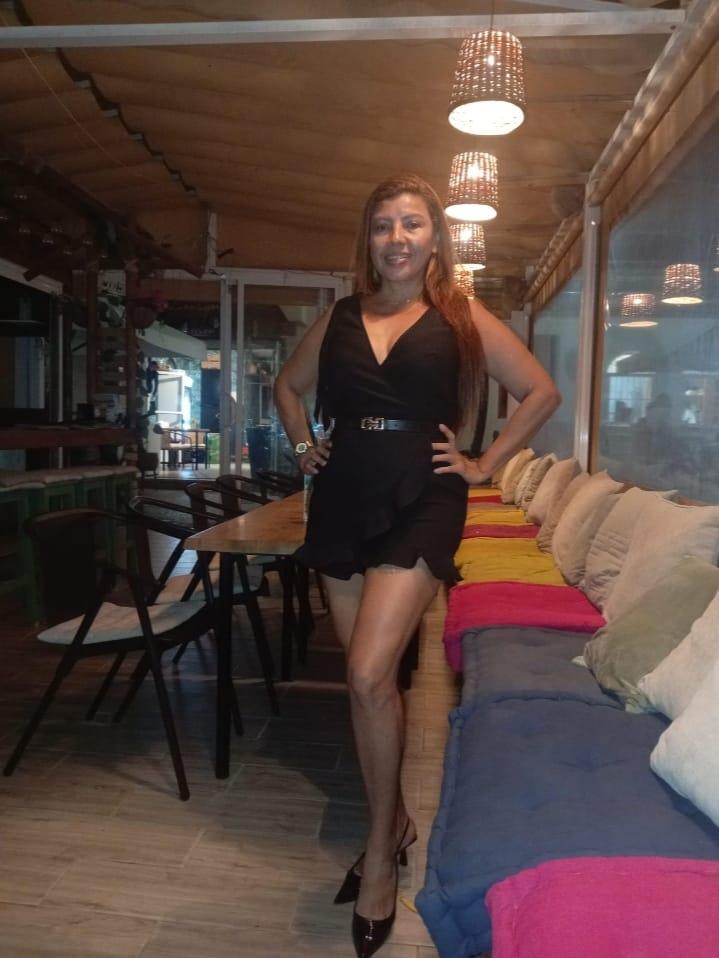 604915220: Chica busca chico en Sevilla