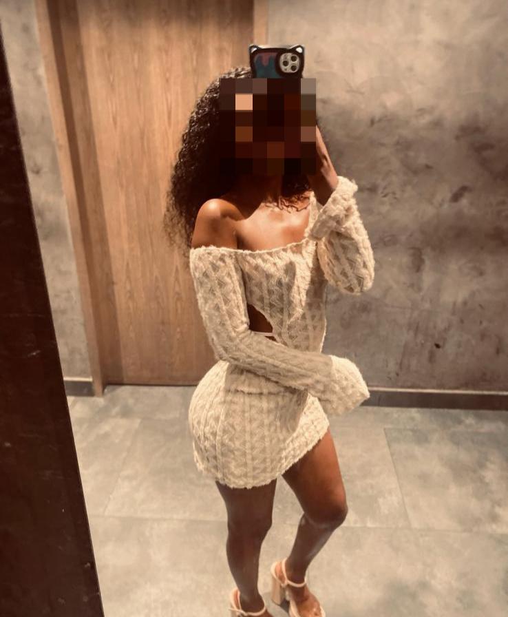Chica busca chico en Almería: 