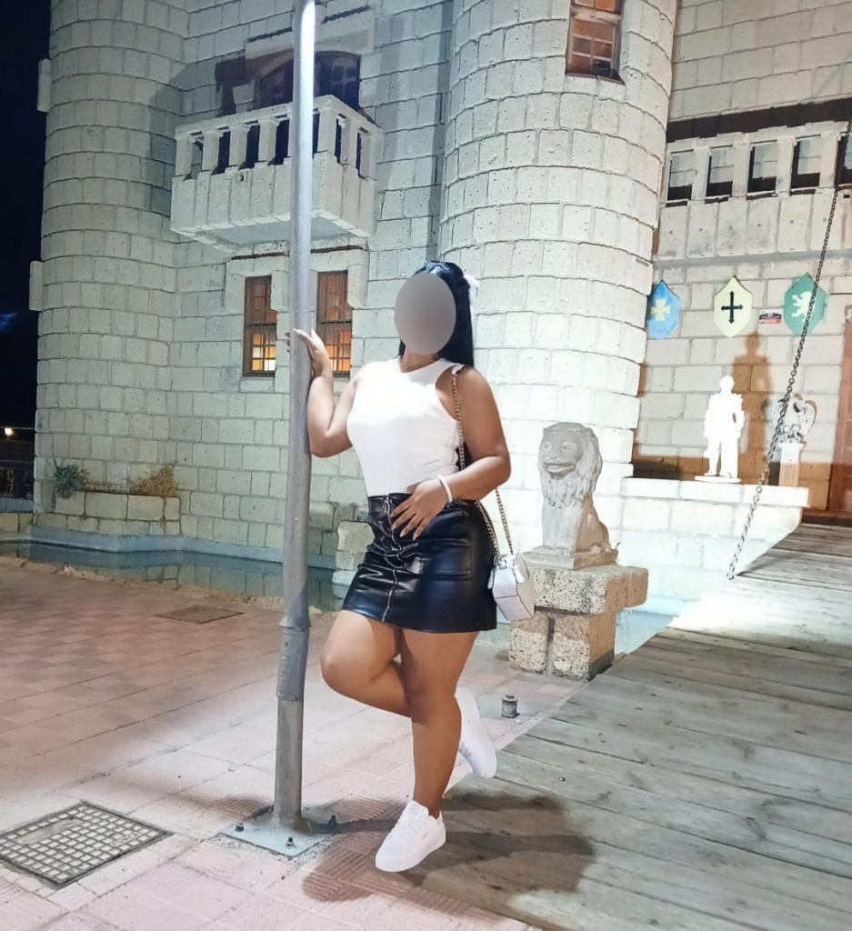 Chica busca chico en Tenerife: 