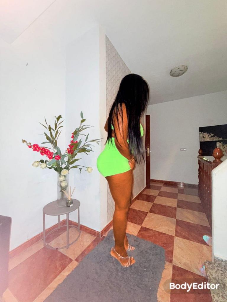 632057245: Chica busca chico en Málaga
