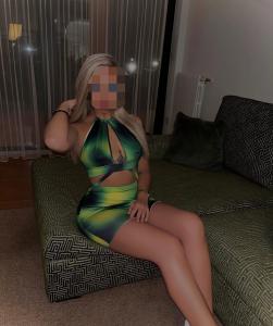 607707371: Chica busca chico en Sevilla