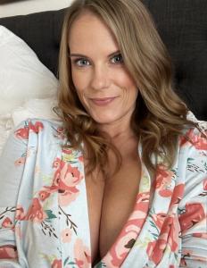 654556608: Chica busca chico en Almería