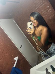 692118124: Chica busca chico en Barcelona