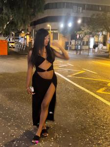 692118124: Chica busca chico en Barcelona