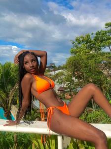 604134744: Chica busca chico en Gerona