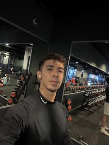 687204420: Chico busca chica en Barcelona