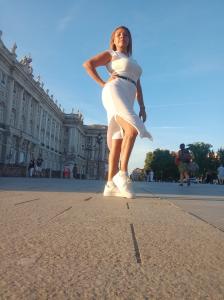 604915220: Chica busca chico en Sevilla